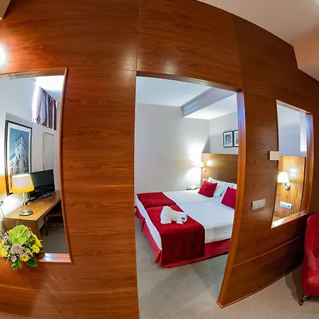 Hospedium Casino Del Tormes מלון